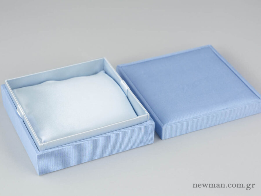 Υφασμάτινο κουτί κοσμημάτων με μαξιλαράκι σε σιέλ χρώμα για κολιέ