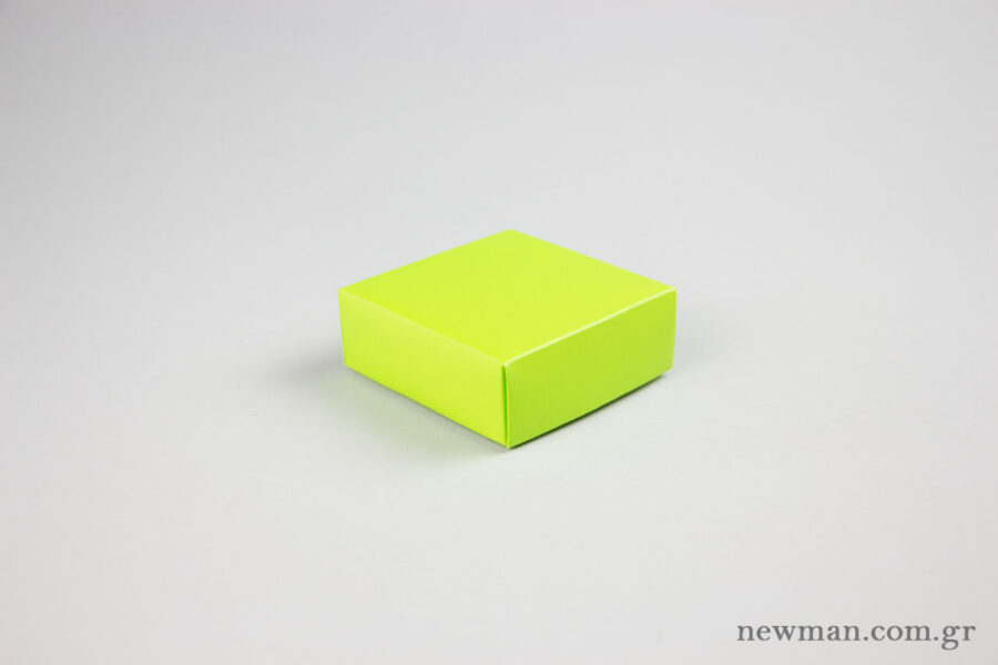 Paper jewellery box 9,5x9,5x3,5cm in lime green.