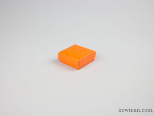 Jewellery box 6x6x2.2cm in orange.