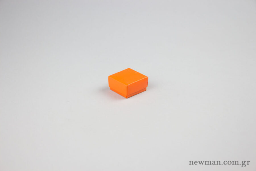 Jewellery box 4x4x2.2cm in orange.