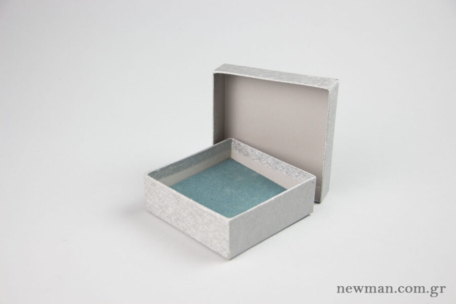 Paper jewellery box 10x10x3.5cm in silver.