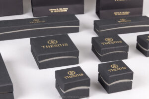 PN κουτιά κοσμημάτων μαύρο/γκρι με χρυσό λογότυπο