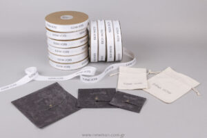 Elena Votsi συσκευασία για κόσμημα και τυπωμένες κορδέλες
