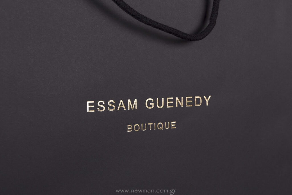 Essam Guenedy logo σε χάρτινη τσάντα πολυτελείας μαύρη Burano