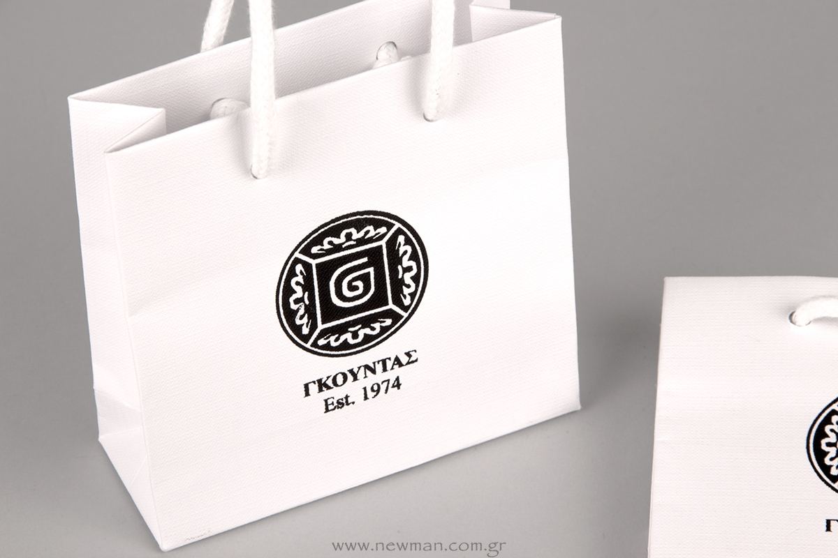 Silk Screen printing on Gofrato bags 13x13x5 the brand Goudas