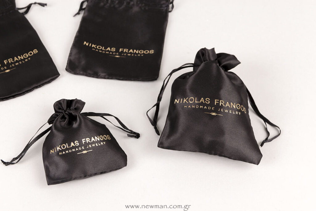 Nikolas Frangos χρυσή εκτύπωση σε σατέν μαύρα πουγκιά