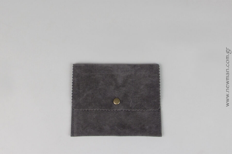 Grey pocket-sized pouch with matte bronzed button 125x105_8234
