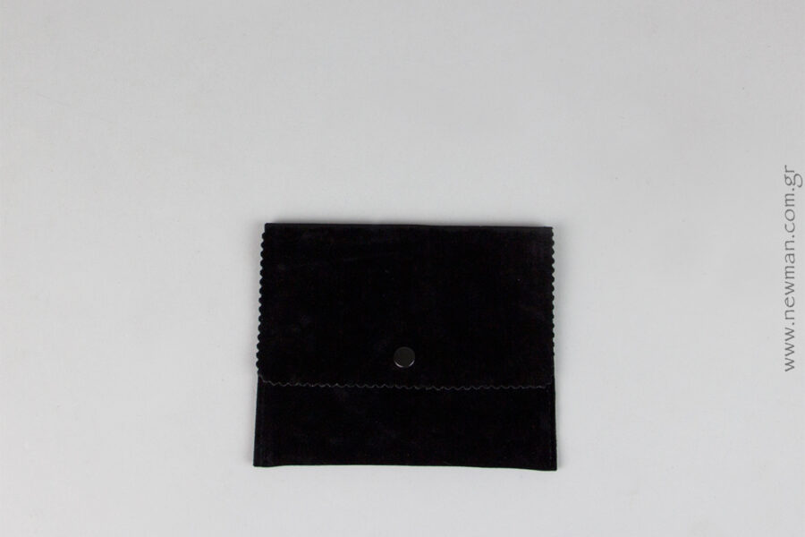Black pocket-sized pouch with black button 125x105_8209