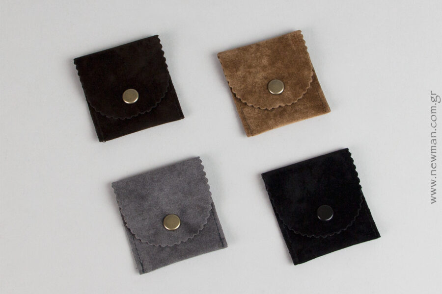 Pocket-sized pouch with button in 4 colors