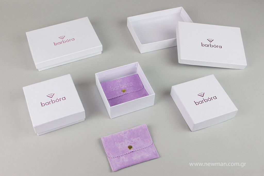 Κουτιά custom-made με μεταλλοτυπία και πουγκιά με βαθυτυπία για την εταιρεία Barbora Jewellery.