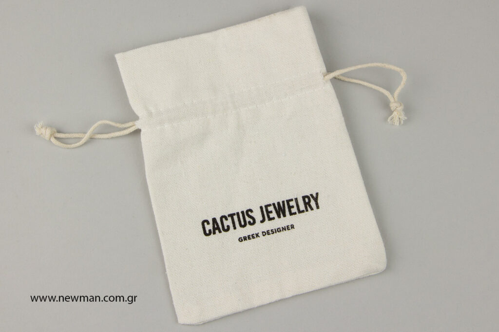 We printed our client’s logo on linen pouches using silk screen printing technique.