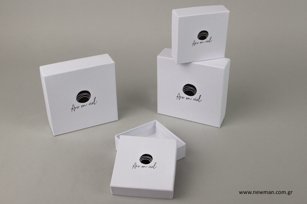 Rigid jewelry boxes with printed logo.