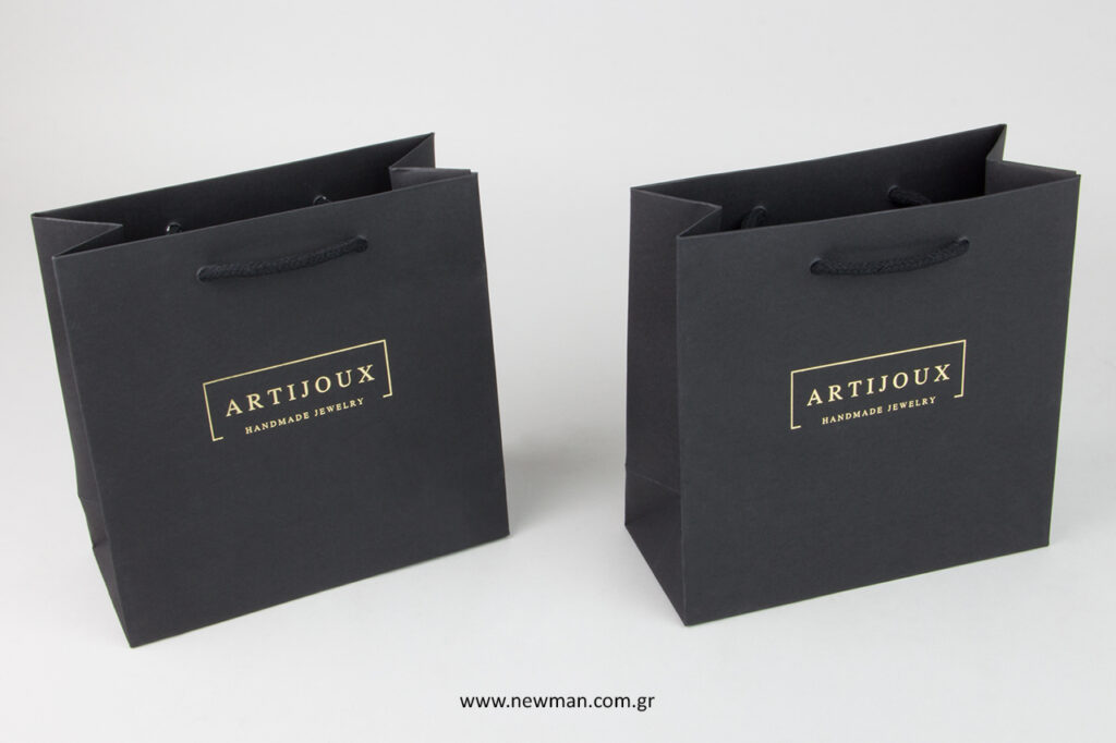 Artijoux: Printed shopping bags.