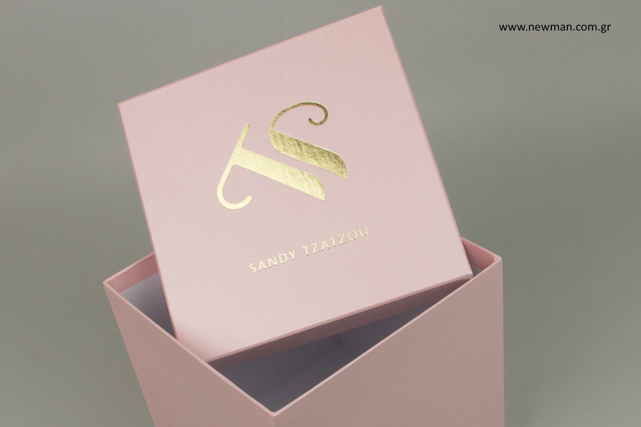 Gold hot-foil printed logo on wholesale boxes.