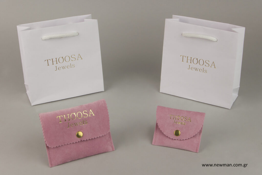 Thoosa jewels: Jewellery packaging with printed logo.