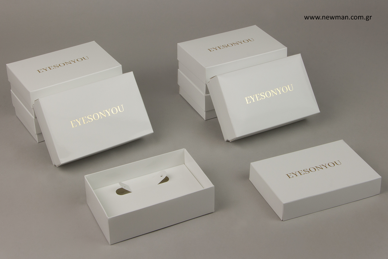 Paper bijoux boxes with printed logo.