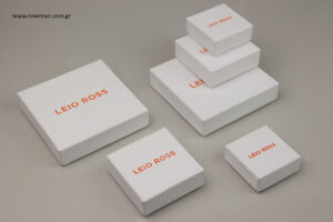 Leio Ross: Paper box for jewelry with print.