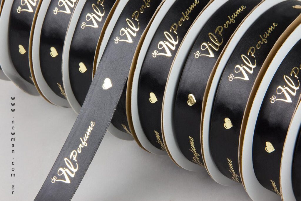 de vil Perfume: Κορδέλες συσκευασίας με εκτύπωση λογότυπου.
