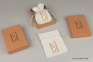 Kiki Jewels: Printed jewellery packaging.