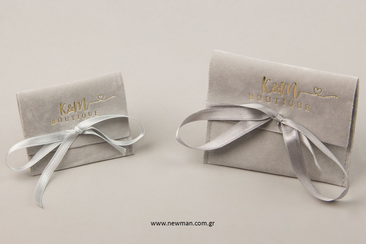 Gold hot-foil printing / metal printing on packaging pouches.