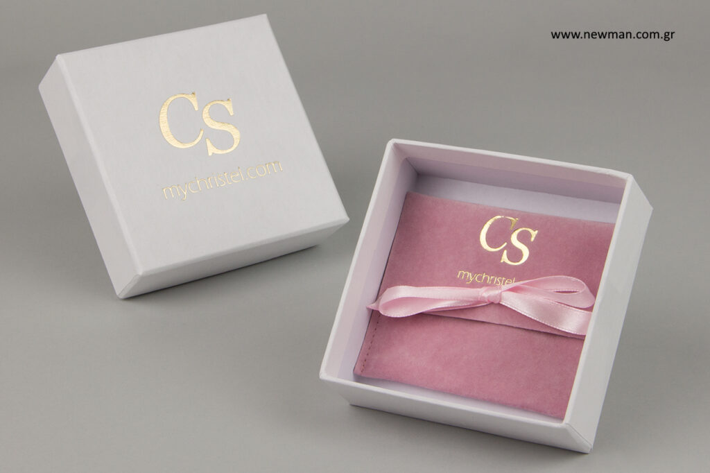 CS boutique – My Christel: Λογότυπο τυπωμένο σε είδη συσκευασίας για κόσμημα κι αξεσουάρ.
