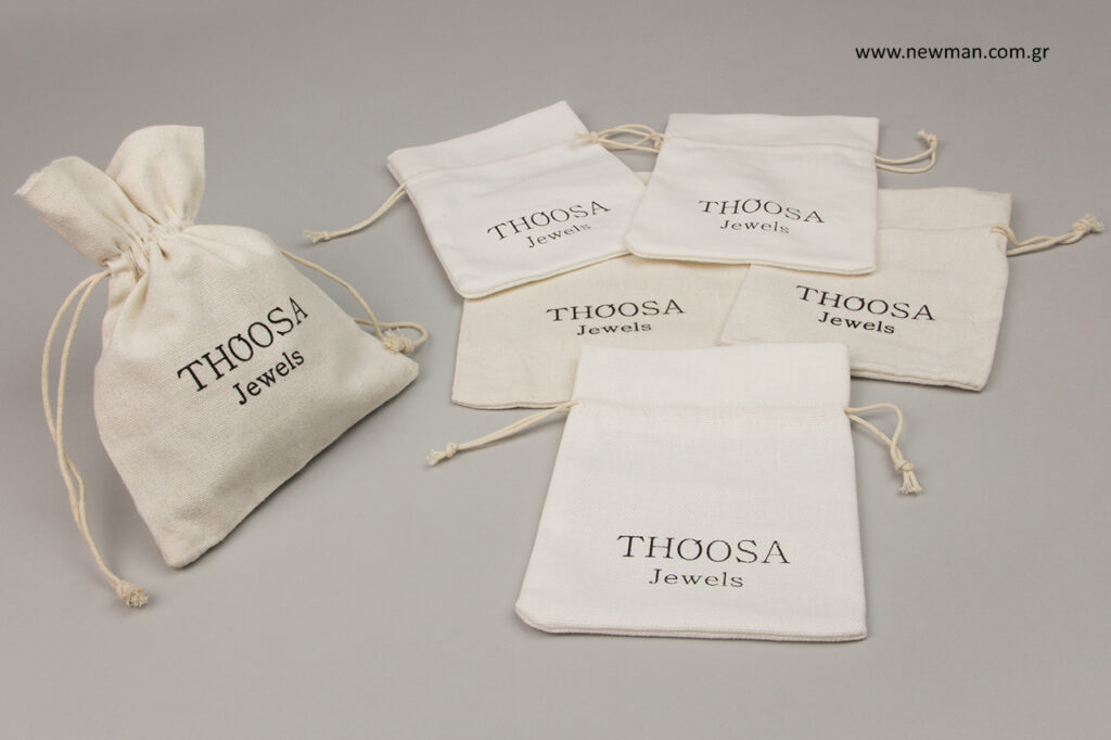 Thoosa: Printed jewellery pouches made of fabric.