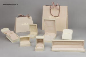 Antonini jewels: Gold hot-foil printing on wholesale branded packaging.