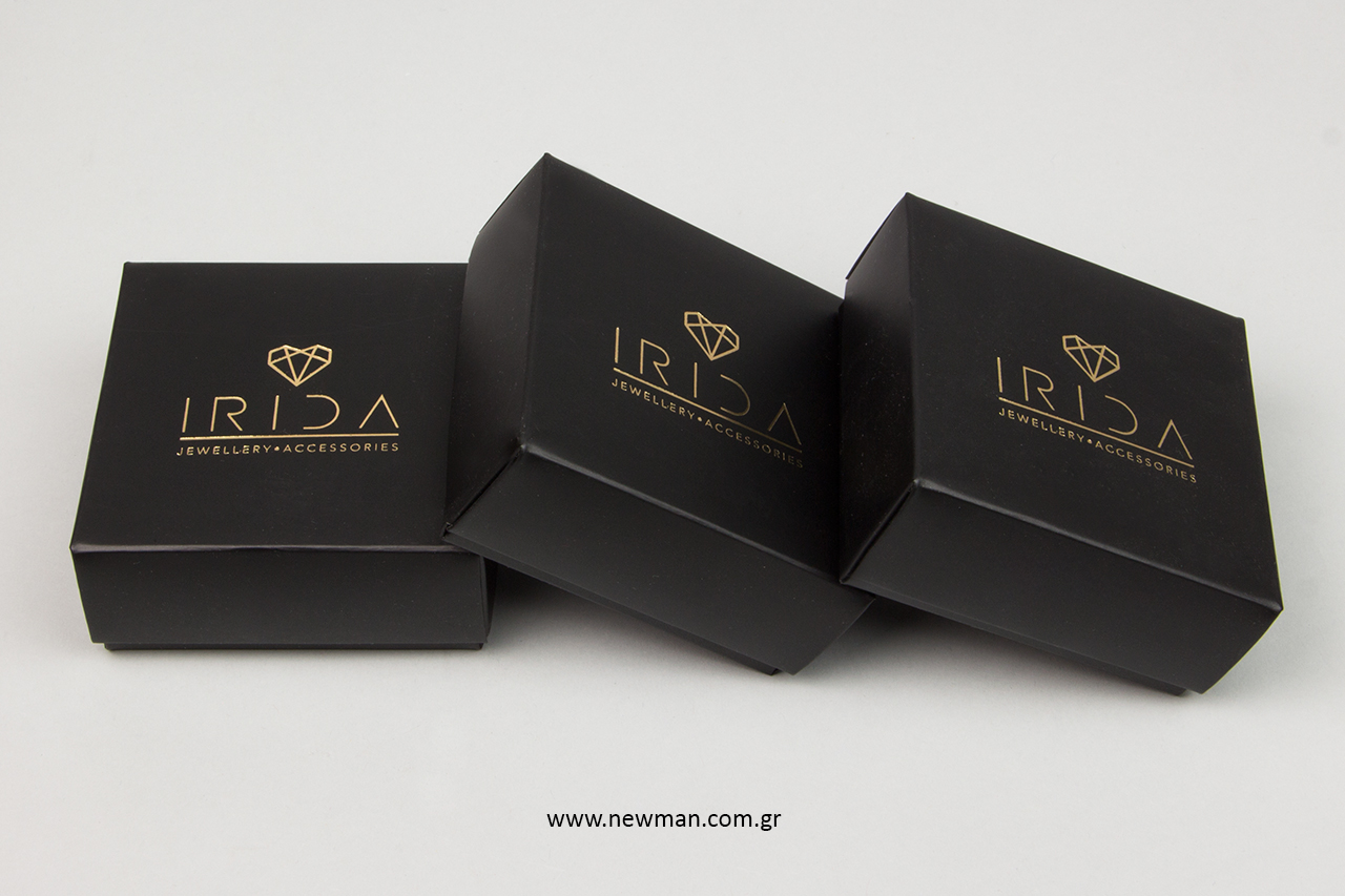 Paper bijoux box with logo.