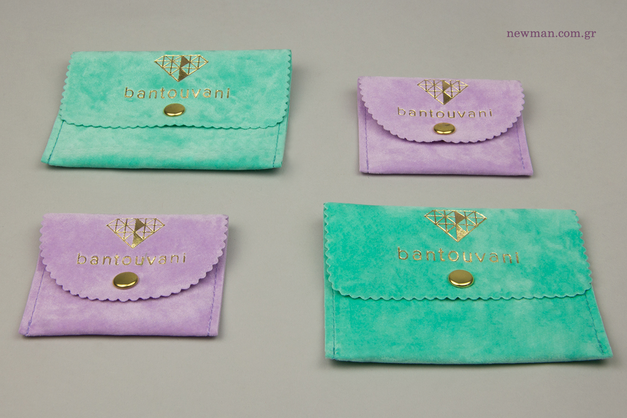 Suede pocket-shaped pouches with logo.