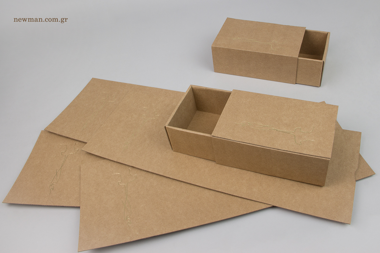 Συρταρωτά κουτιά χονδρικής με εταιρικό τύπωμα.