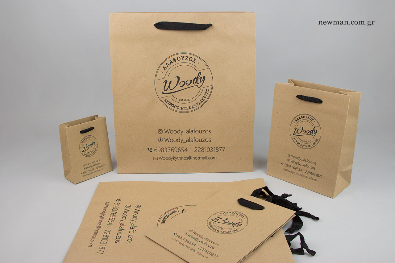 Silk-screen printing on kraft carrier bags with cotton handle.