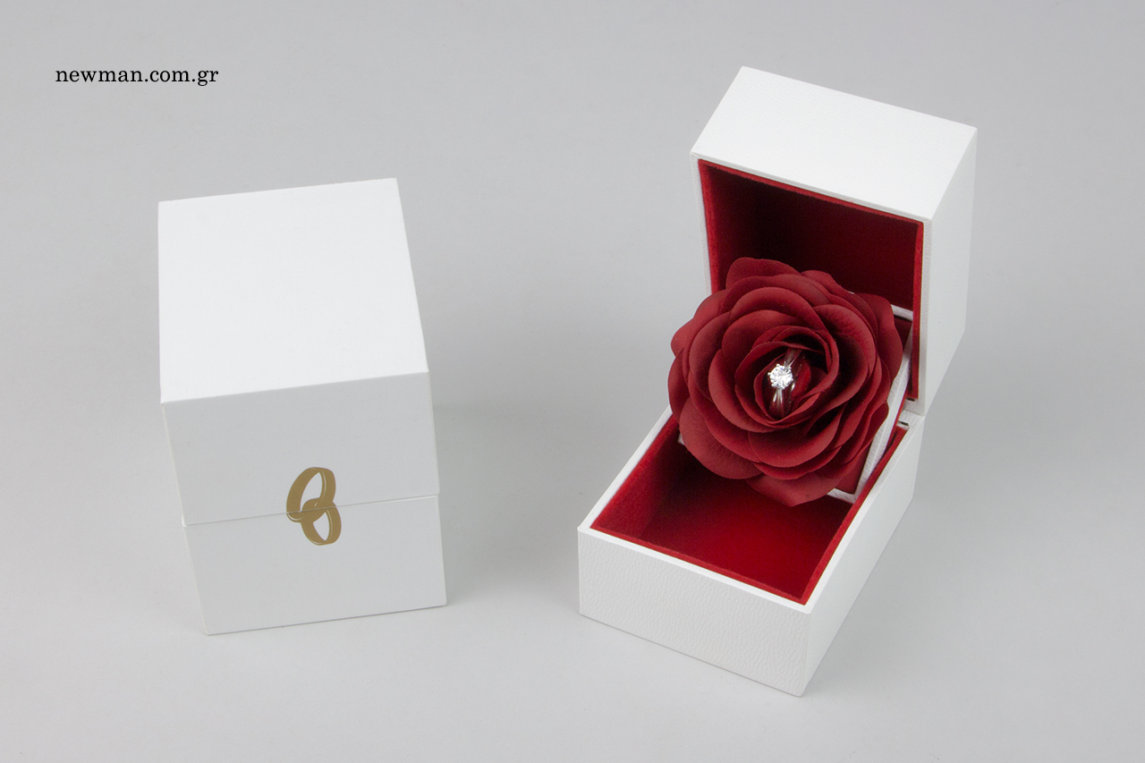 Hug ring with Rose ring box - Kota Gift Villa