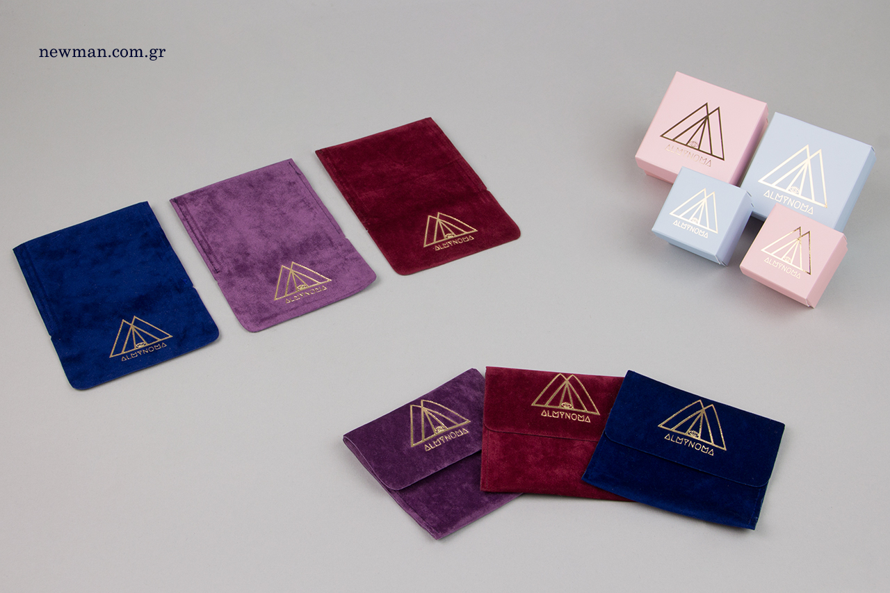 Pocket-size pouches and bijoux boxes with logo.