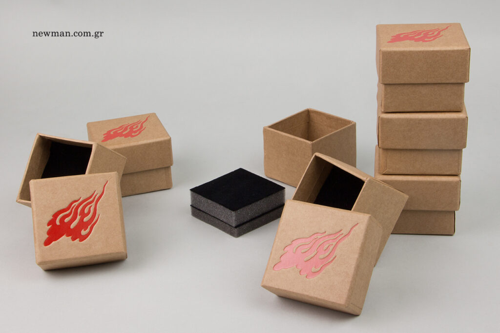 Stacey Hare: Τυπωμένα κουτιά κοσμημάτων με διπλό βελούδο.