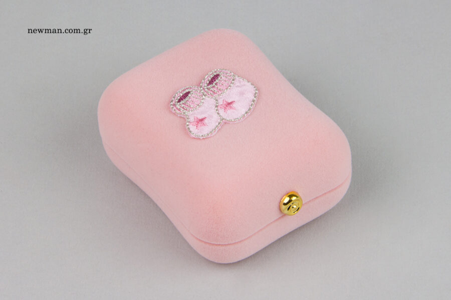 children-jewellery-boxes-with-embroidery-and-button-newman-packaging_3830