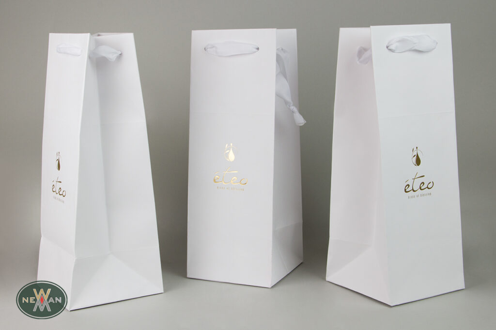 Éteo – drops of blessing: Gold hot-foil printing on paper bottle packaging.