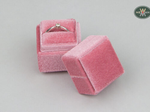velvet-jewellery-boxes-for-rings-with-led-light-newman-packaging-4835