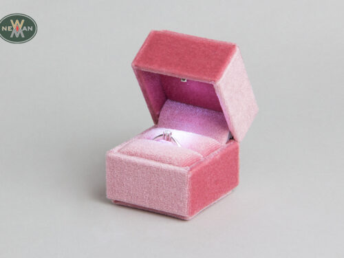 velvet-jewellery-boxes-for-rings-with-led-light-newman-packaging-4842