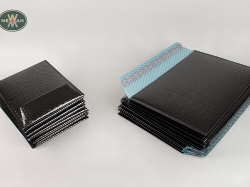 80%-recyclable-aerometal-black-bubble-envelopes-eshop-newman-packaging-5182