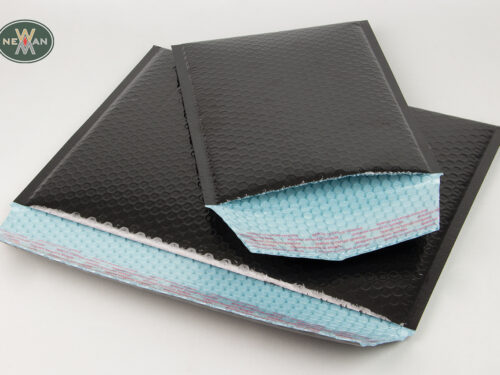80%-recyclable-aerometal-black-bubble-envelopes-eshop-newman-packaging-5187