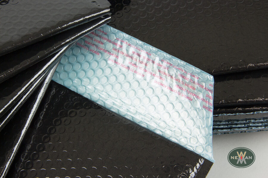 80%-recyclable-aerometal-black-bubble-envelopes-eshop-newman-packaging-5190