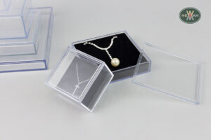 plexiglass-transparent-boxes-newman-packaging-5003